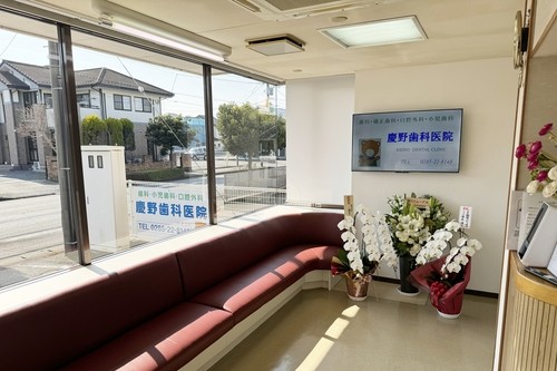 光あふれる、くつろぎの待合室