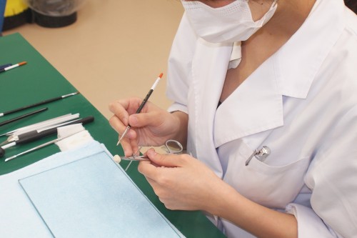 人工歯は天然歯とは異なる性質があるから